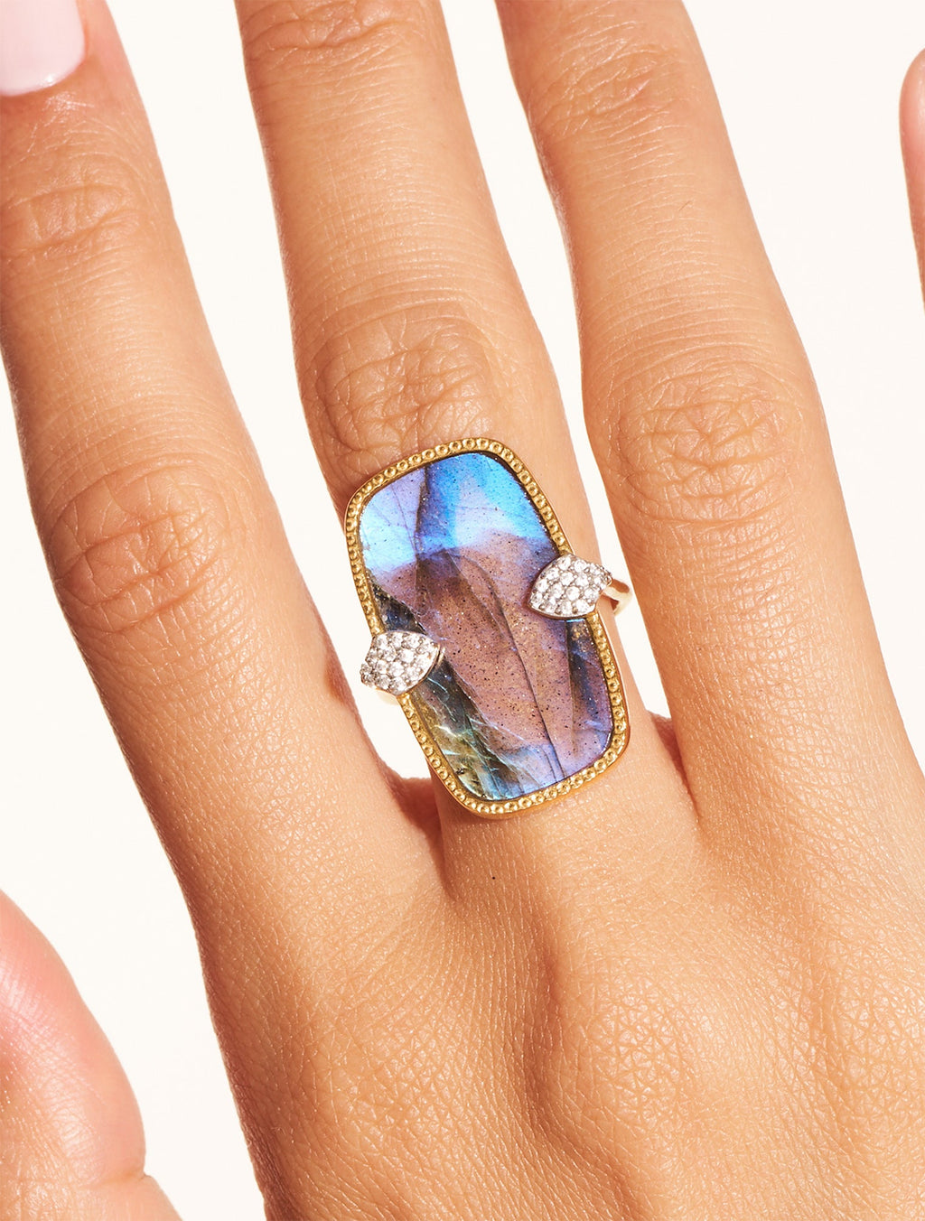Sangha Ring - Labradorite - detail view
