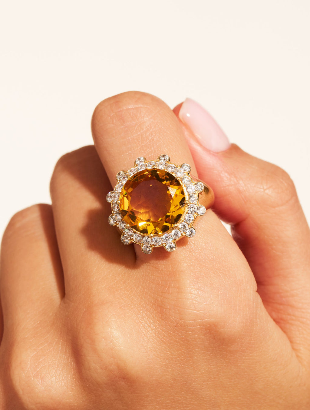 Sun Ring - Sauvage - Quartz coloured Yellow - detail view