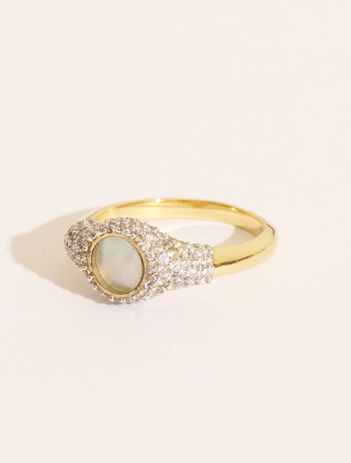 Sunny Ring - Mother-of-pearl - front view
