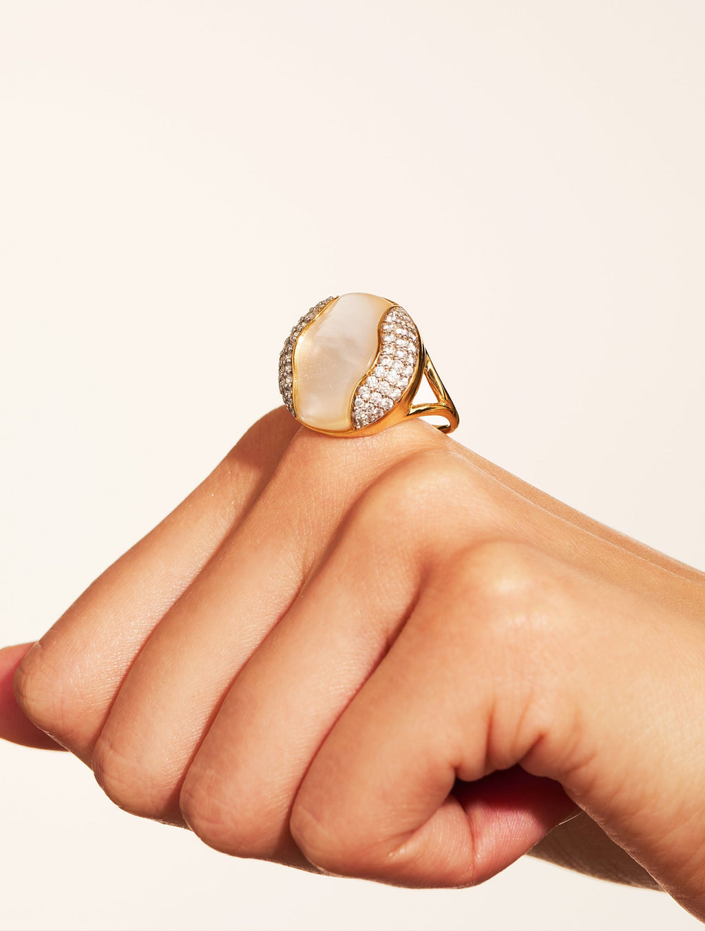 Vertige Ring - Mother-of-pearl - detail view