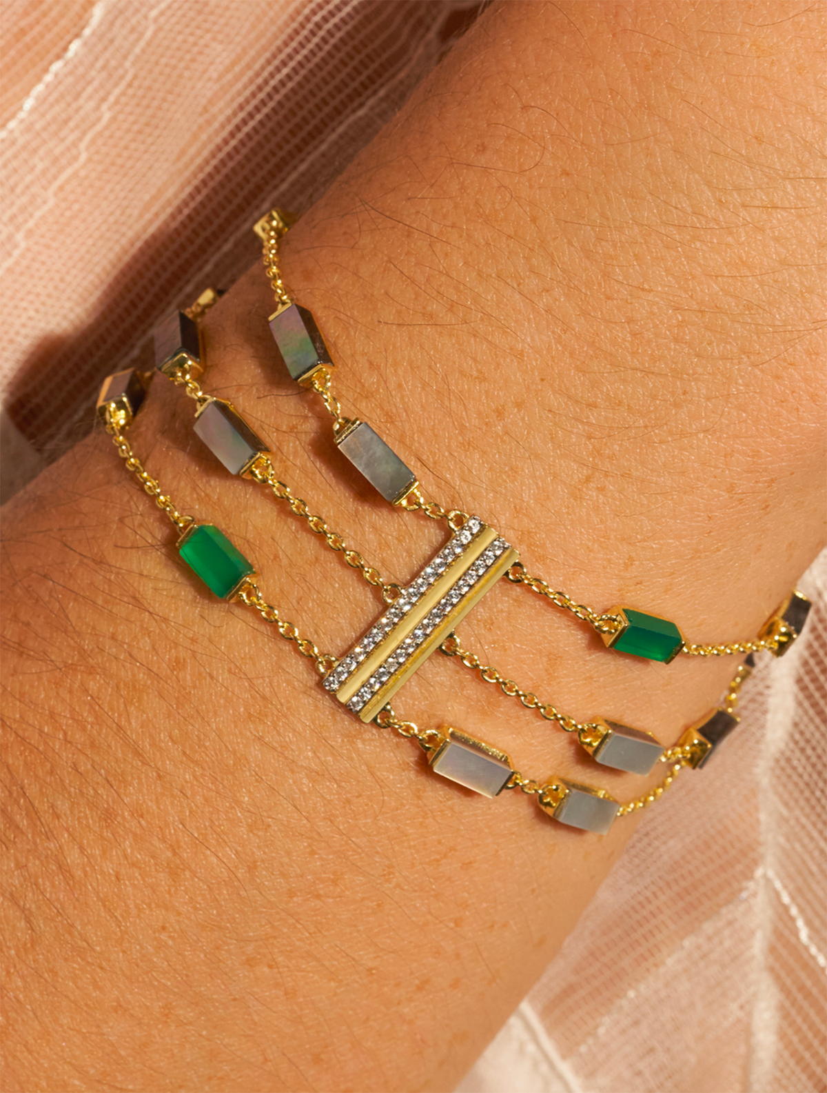 Mara Bracelet - Onyx Green / Mother-of-pearl Grey - detail view