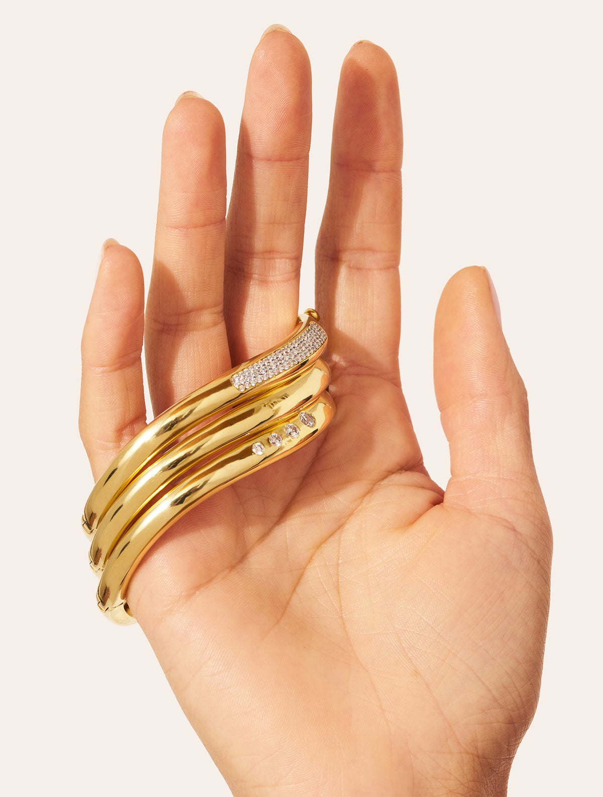 Origine Bangle - 4 zircons serties - detail view