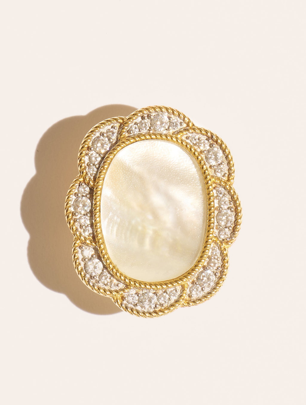 Broche Esmée - Mother-of-pearl - front view