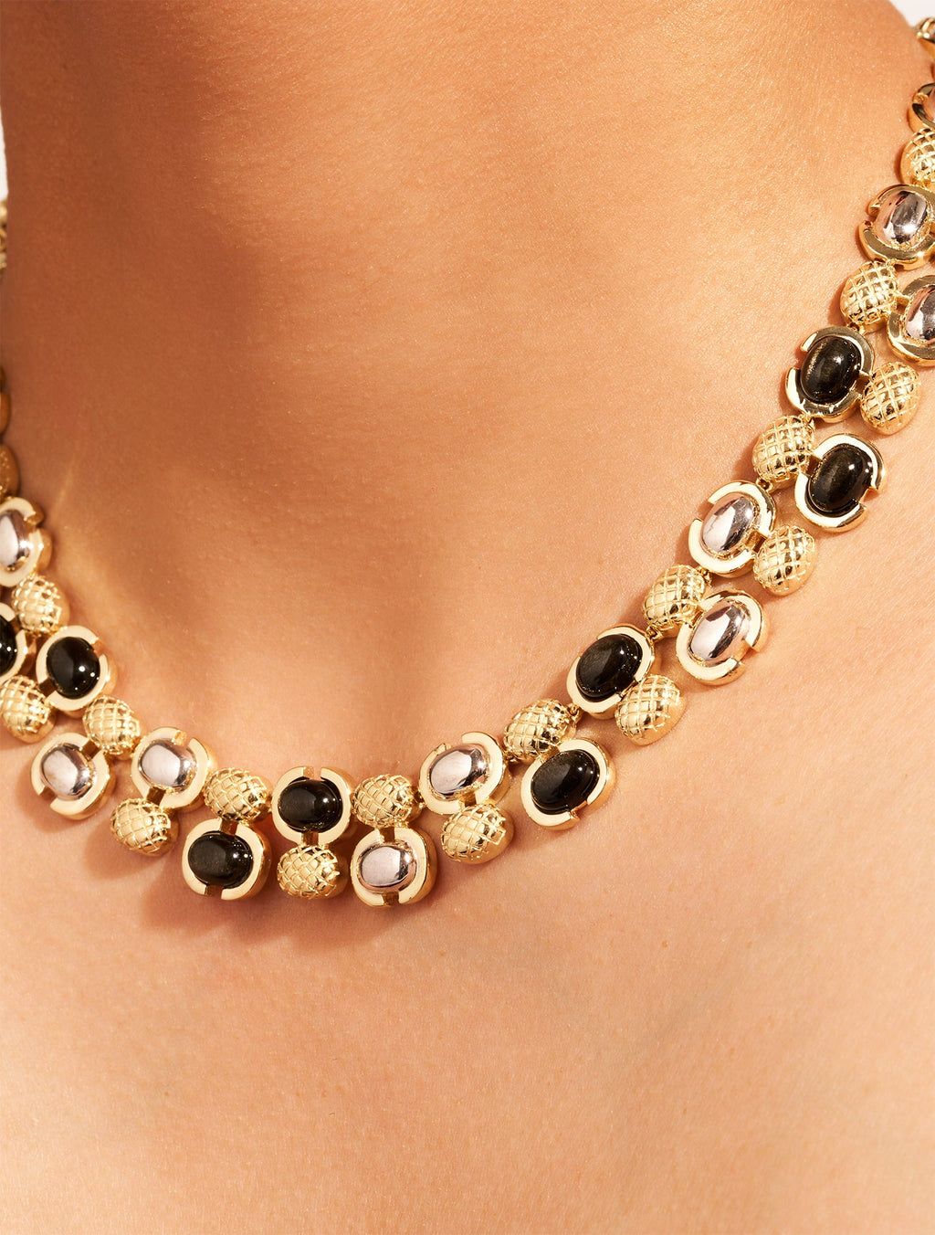 Amara Necklace - Golden Obsidienne - detail view