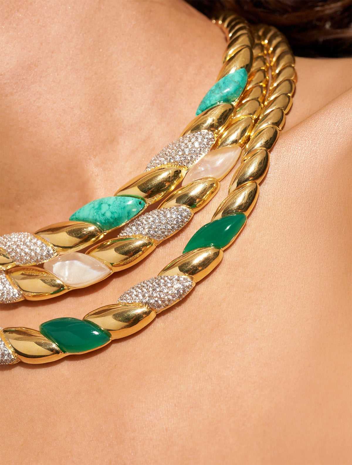 Amenza Necklace - Mother-of-pearl - detail view