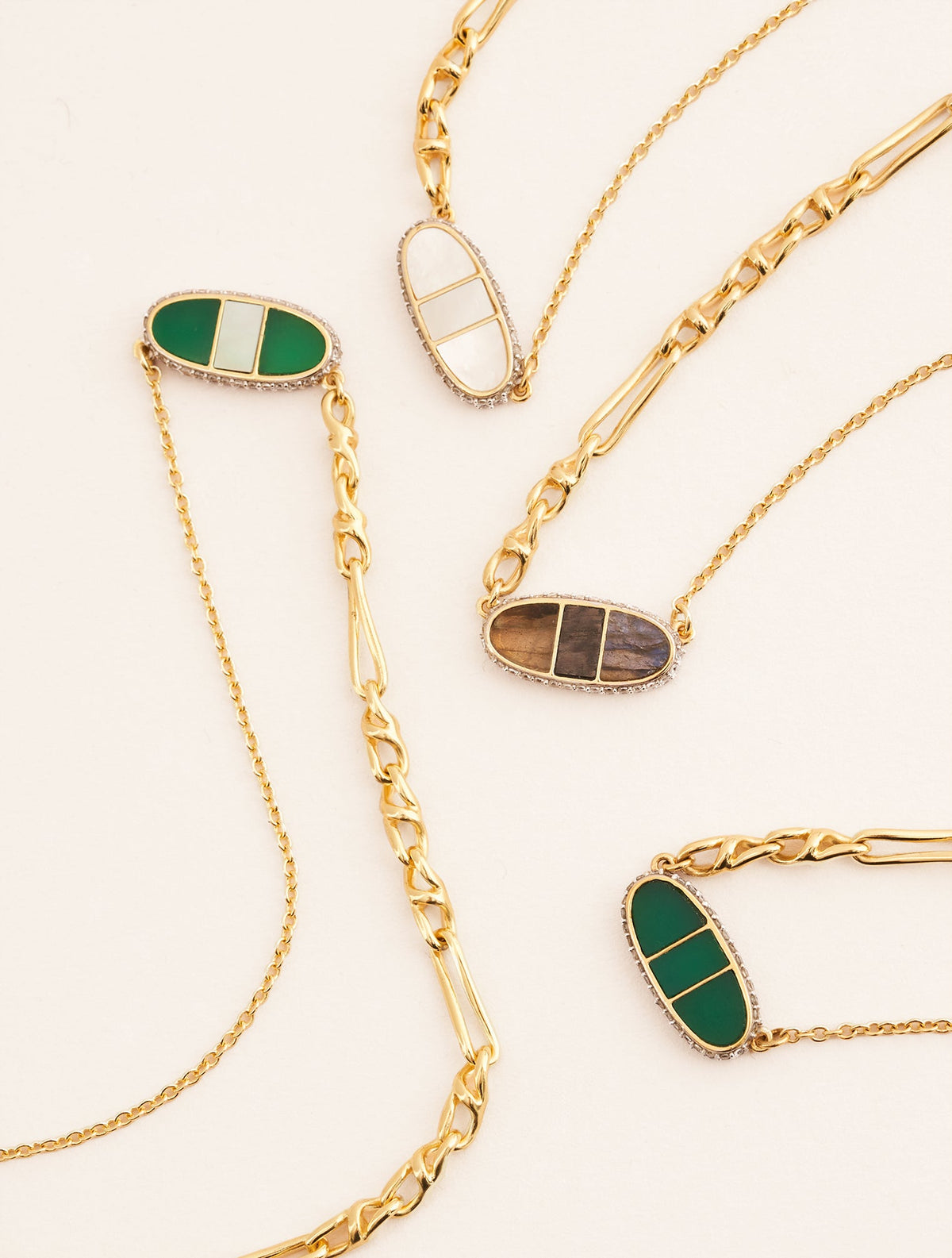 Izy Necklace - Mother-of-pearl - detail view