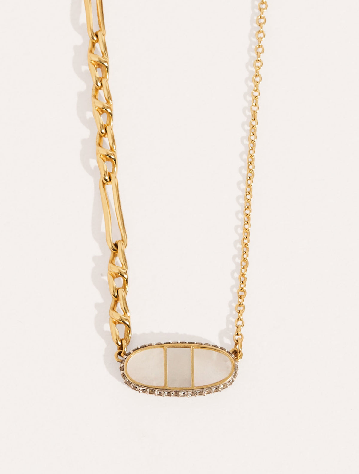Izy Necklace - Mother-of-pearl - front view
