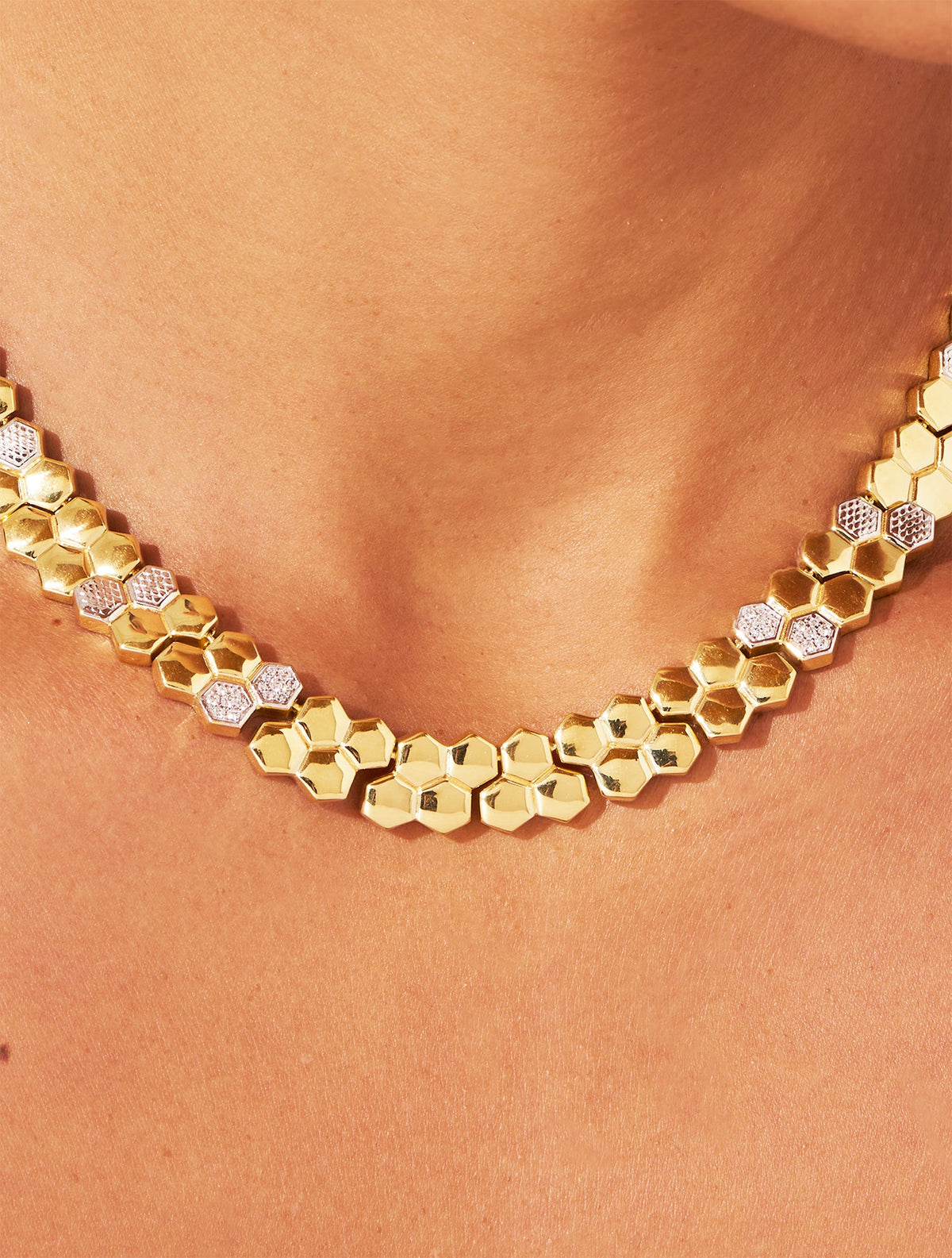 Règne Necklace - Animal - Bee - detail view