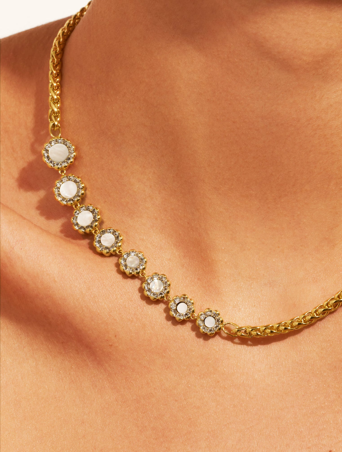 Rive Necklace - D'or - Mother-of-pearl - detail view
