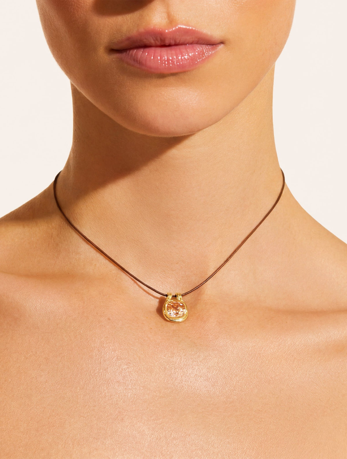 Square Necklace - Quartz coloured champagne - Riviera - detail view