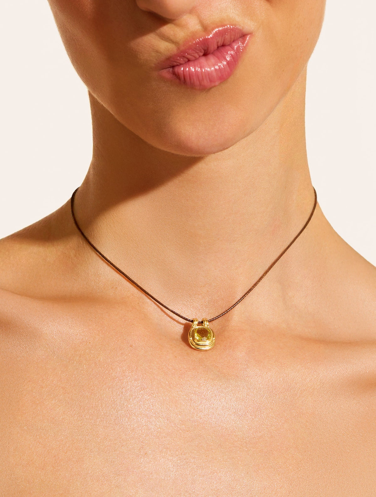 Square Necklace - Quartz coloured Green Light - Riviera - detail view