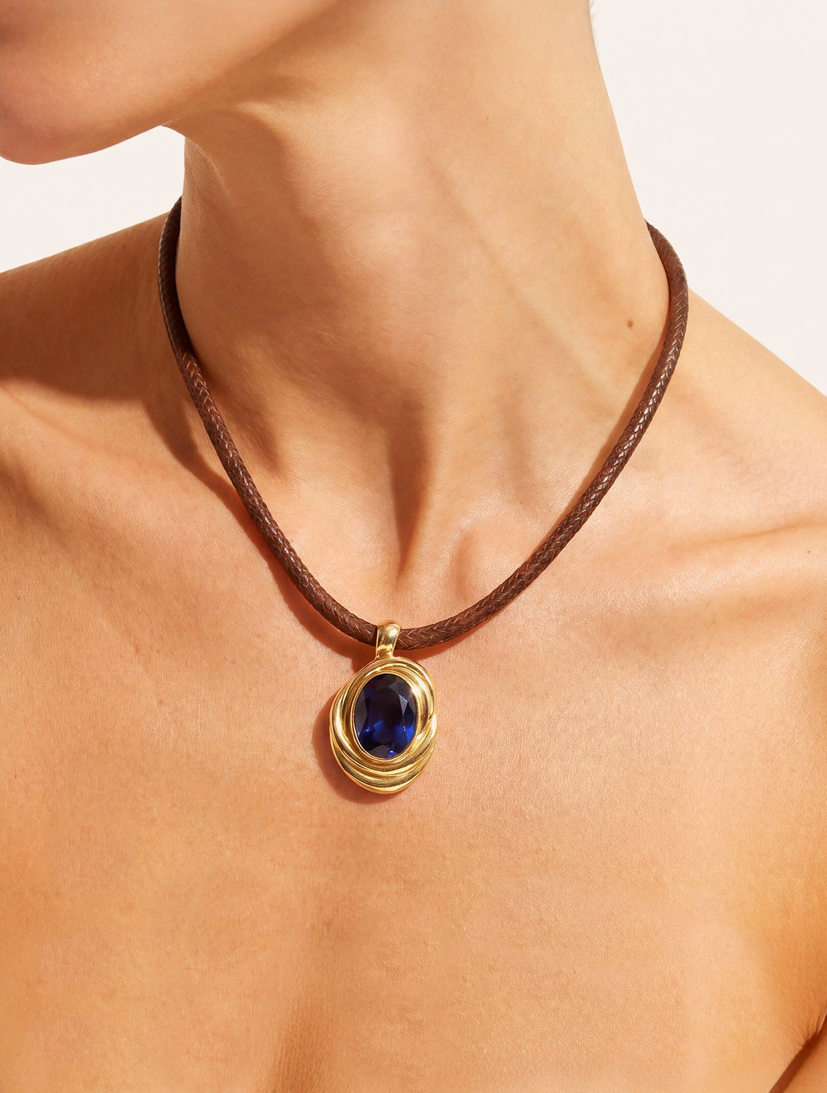 Riviera Necklace - Quartz coloured Blue Dark - detail view