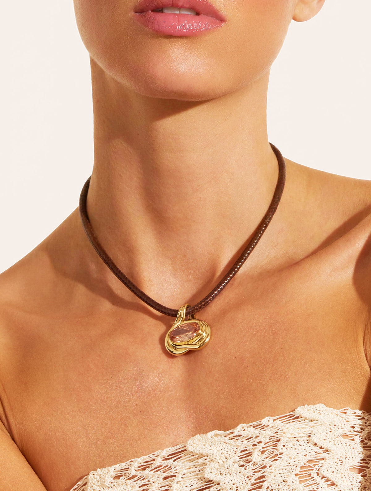 Riviera Necklace - Quartz coloured champagne - detail view