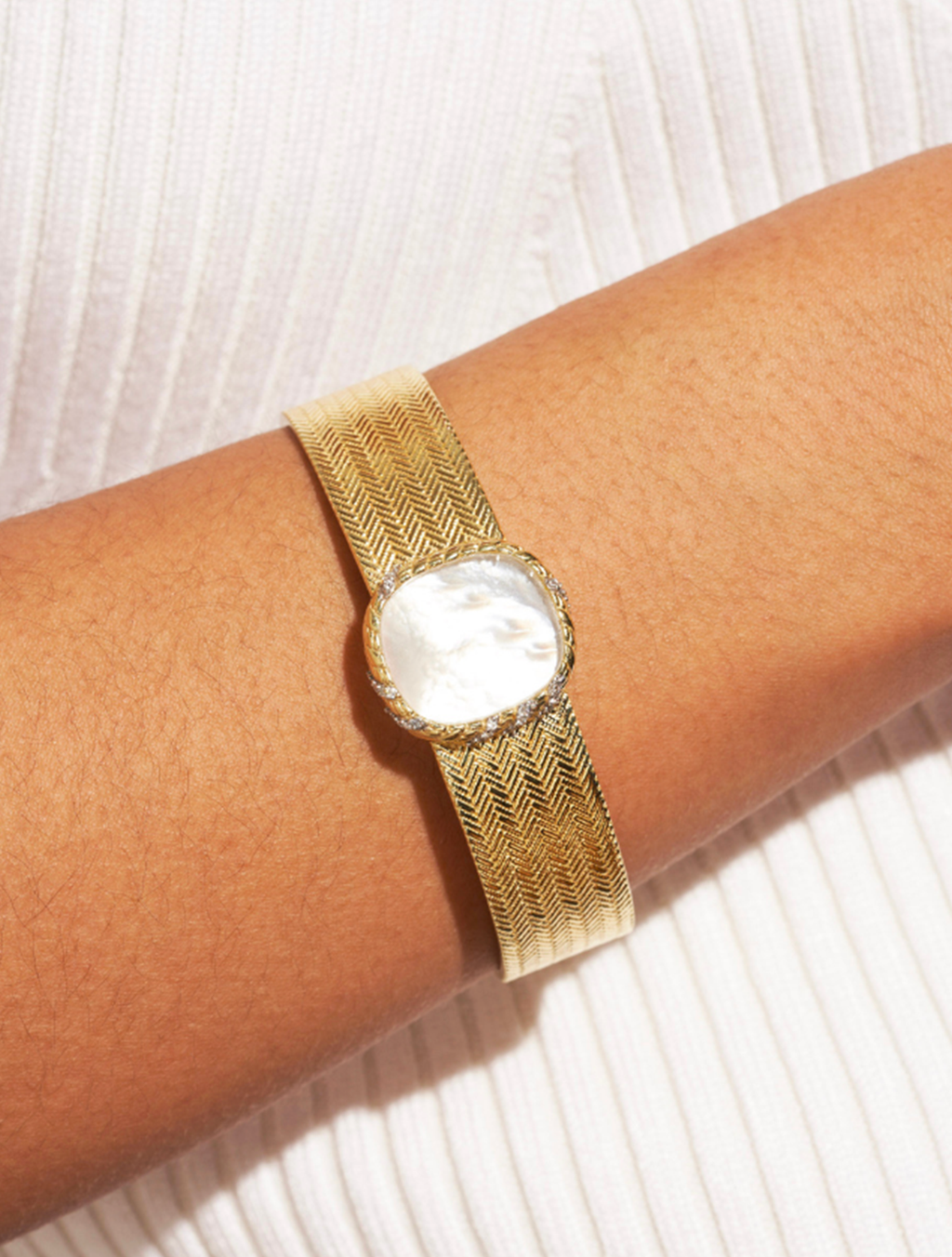 Dona Bangle - Mother-of-pearl - detail view