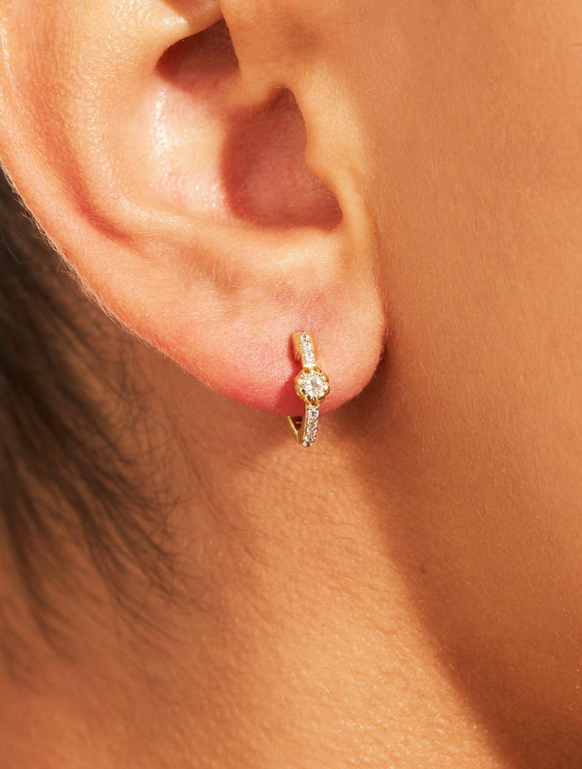 Mini Hoop earrings Rive D'or serties - Zircons White - alternate view