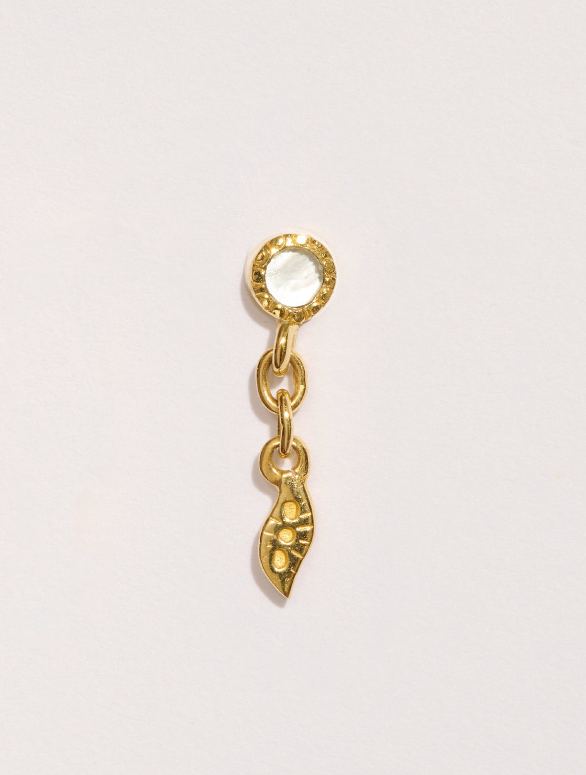 Mono earring Mali - Mother-of-pearl - front view