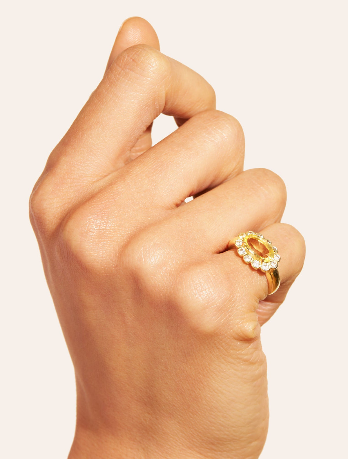 Pinky ring Yellow - Sun sauvage II - detail view
