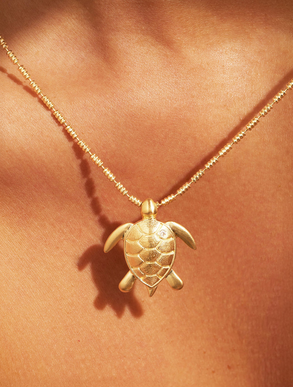 Tortue Long Necklace - Sun sauvage II - detail view