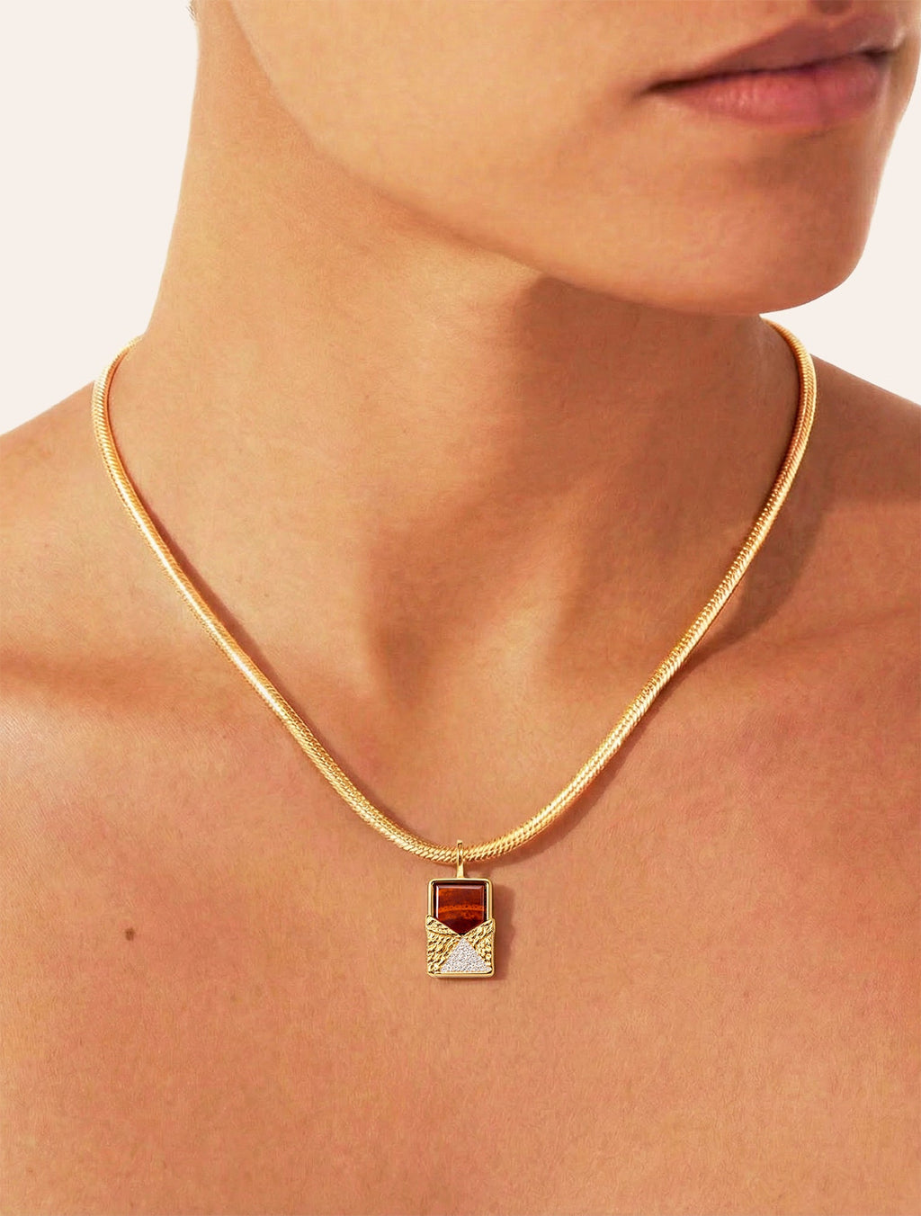 Toteme Pendant - Chocolat - another angle