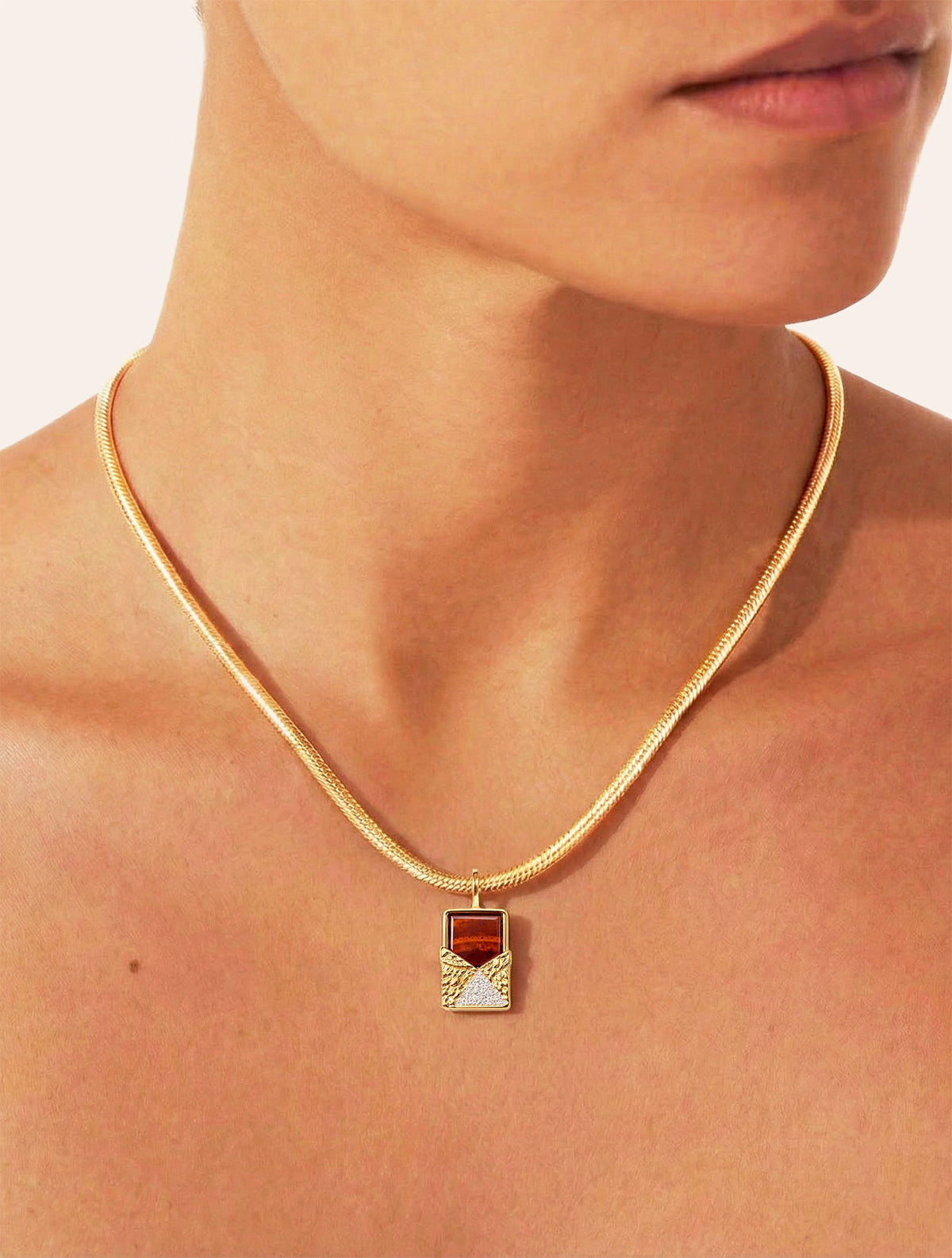 Toteme Pendant - Chocolat - another angle