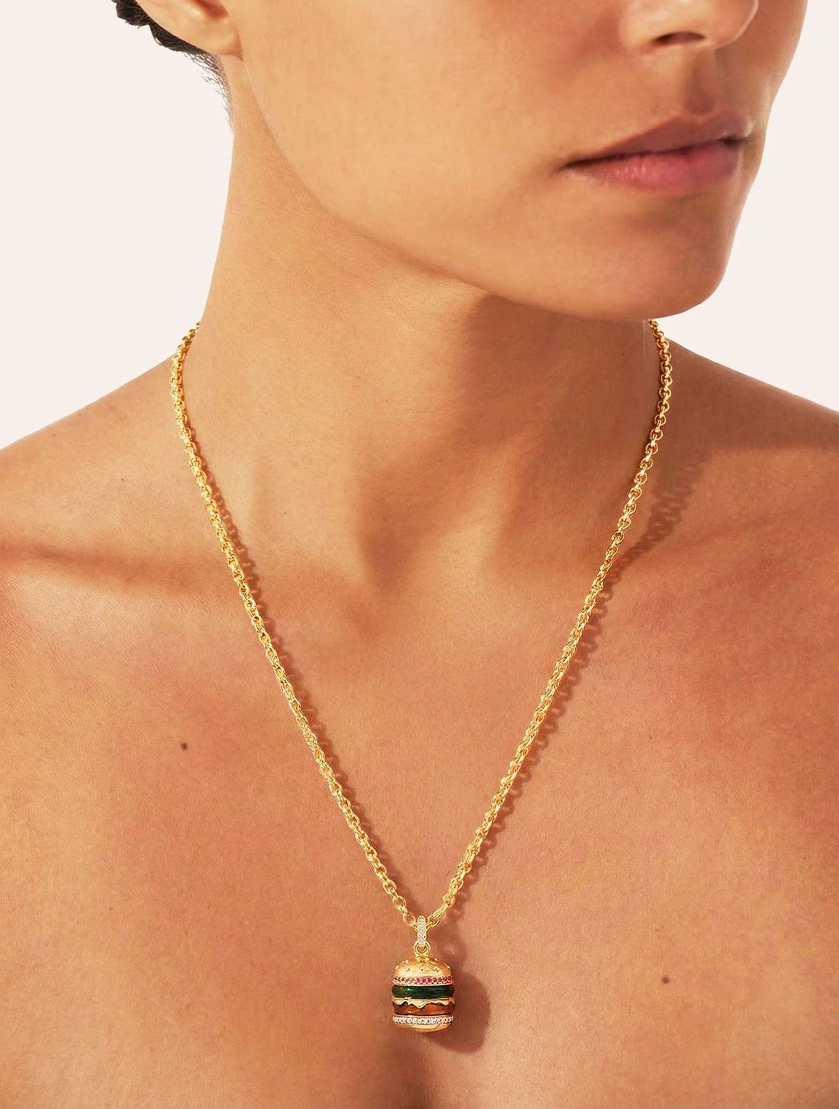 Toteme Pendant - Burger - detail view