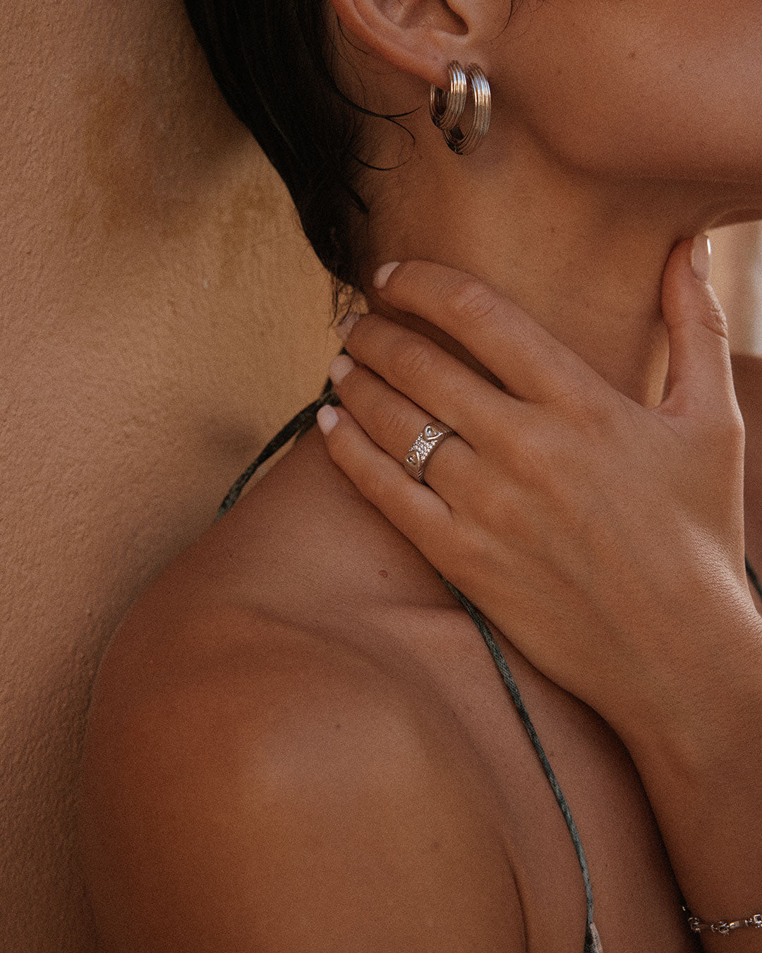 Ridged Amalfi Hinge Hoops — alternate view 2