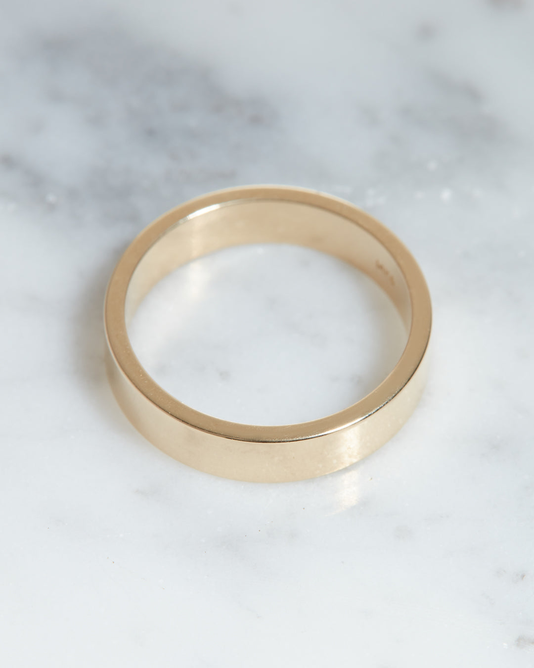 Classique Cigar Band- 4mm in Gold - Rings — alternate angle