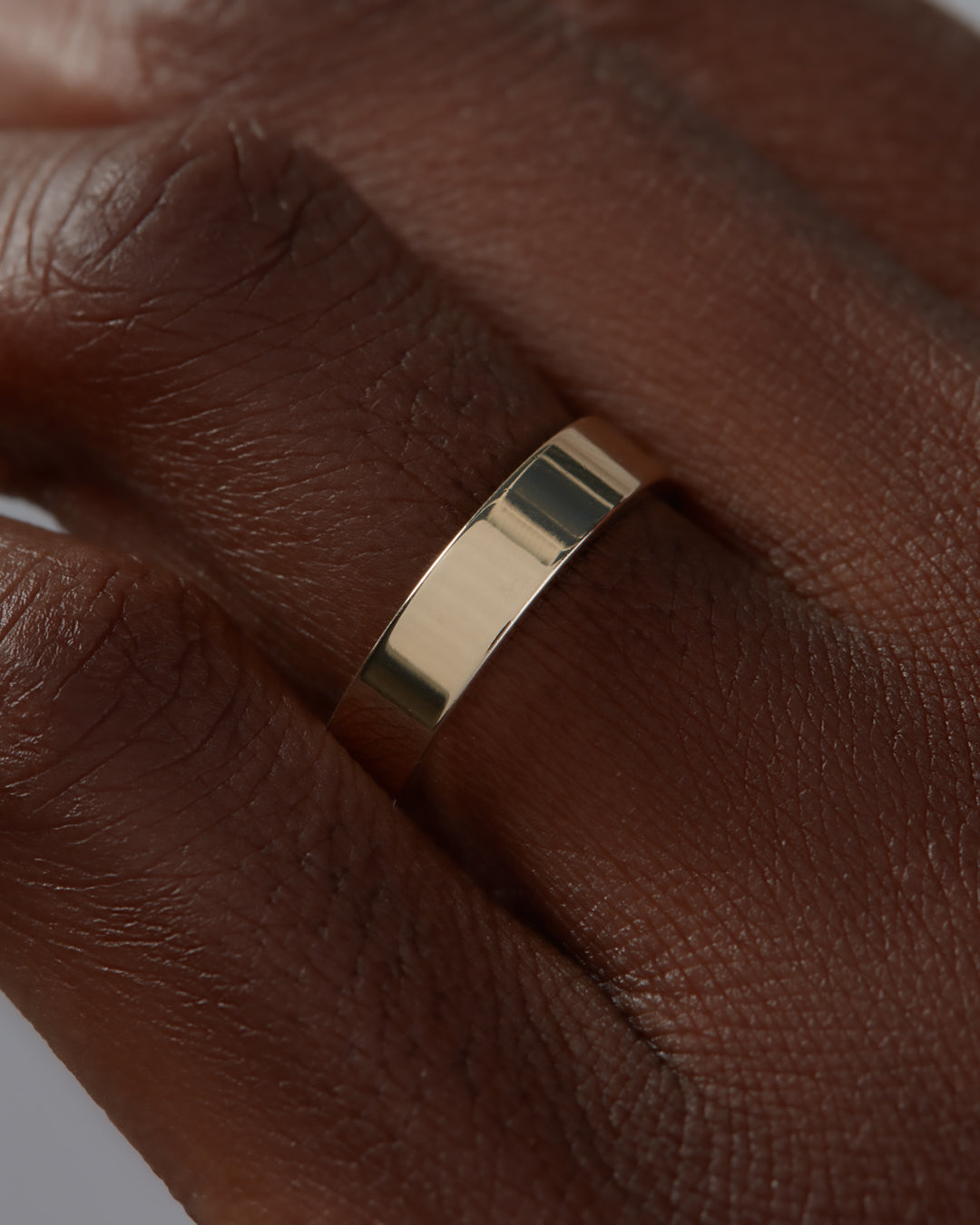 Classique Cigar Band- 4mm in Gold - Rings — another angle