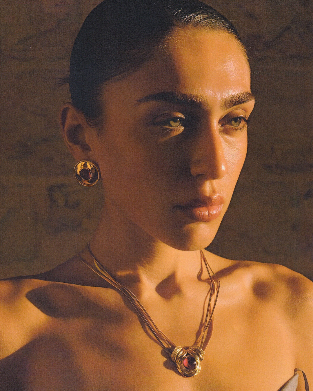 Shiraz Pendant Necklace — detail view 2
