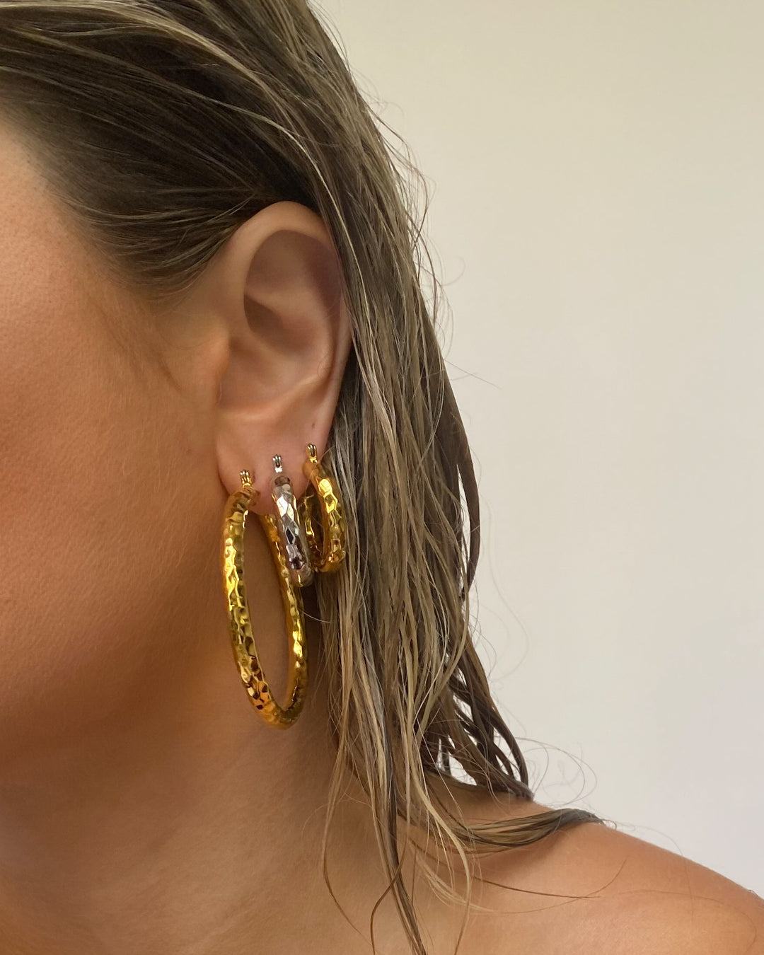 Hammered Amalfi Hoops - Gold — alternate view 2