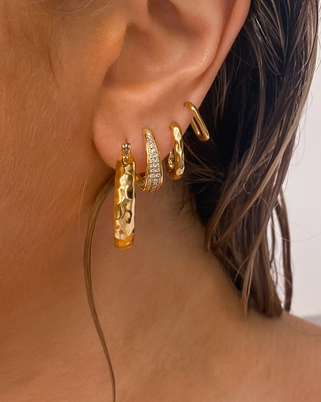 Hammered Chain Link Huggies - Gold — alternate view 2