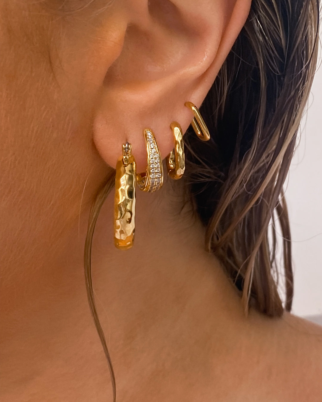 Hammered Chain Link Huggies - Gold — alternate view 2