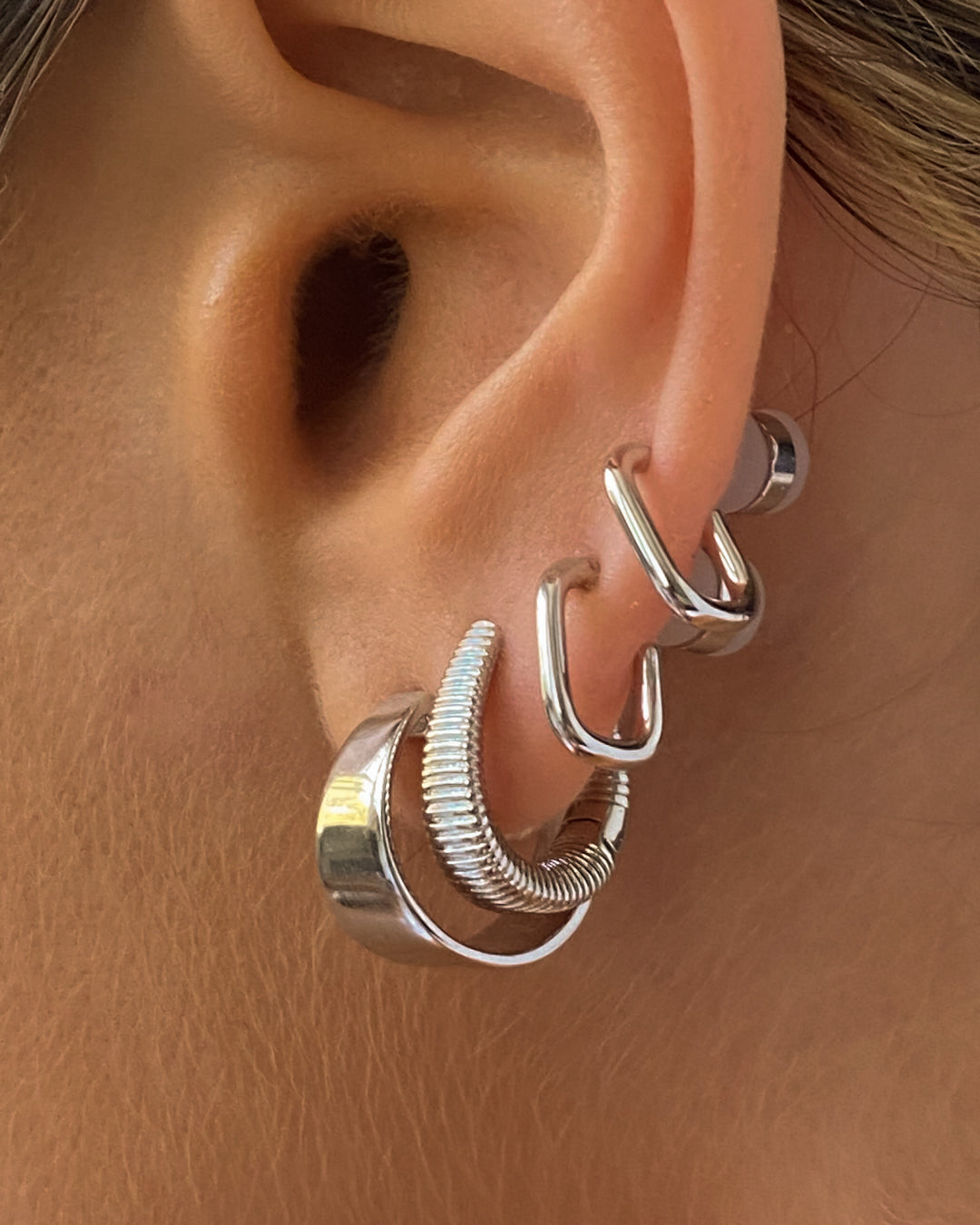 Petite Chain Link Huggies - Silver — alternate angle