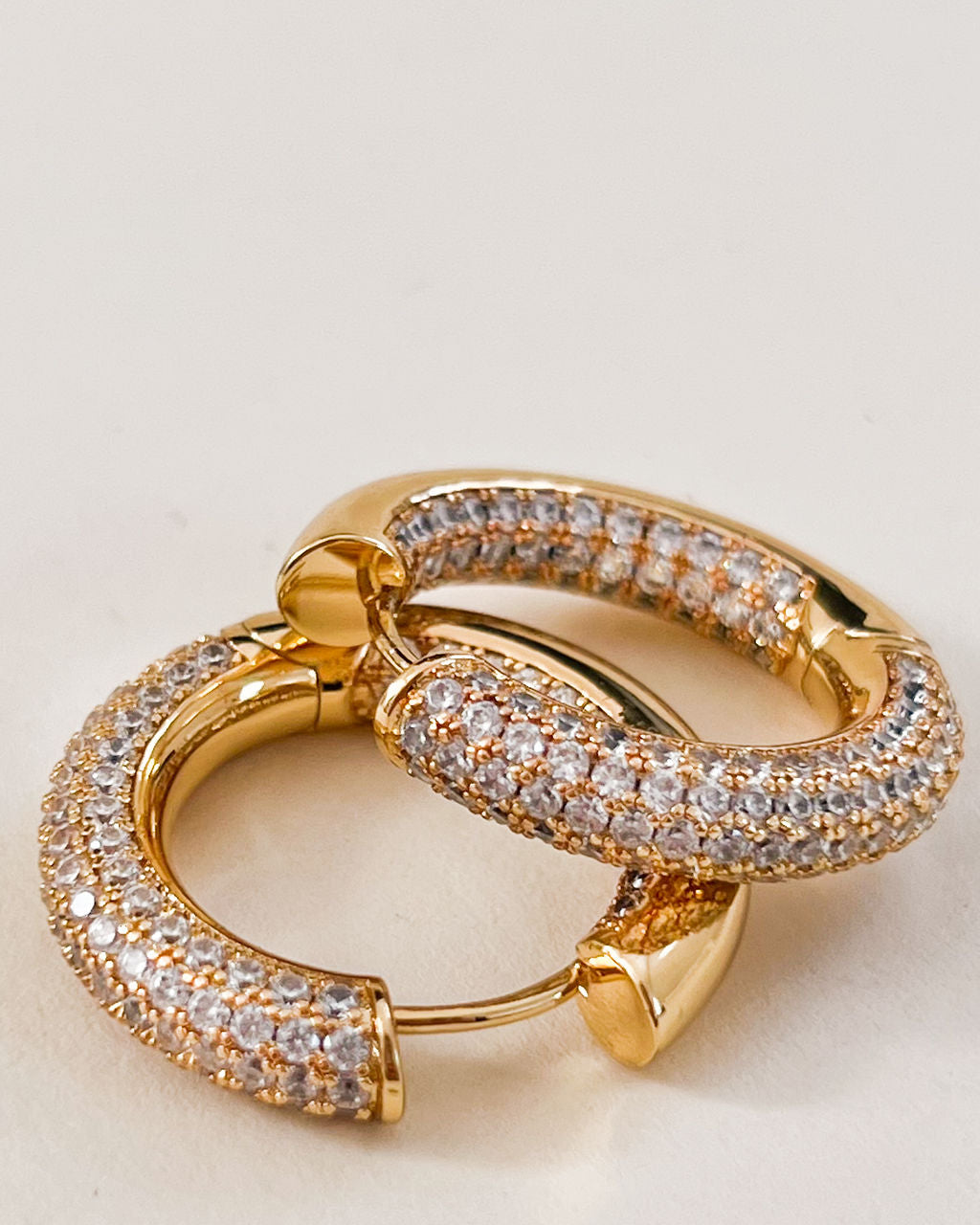 Reversible Amalfi Hoops - Gold — detail view