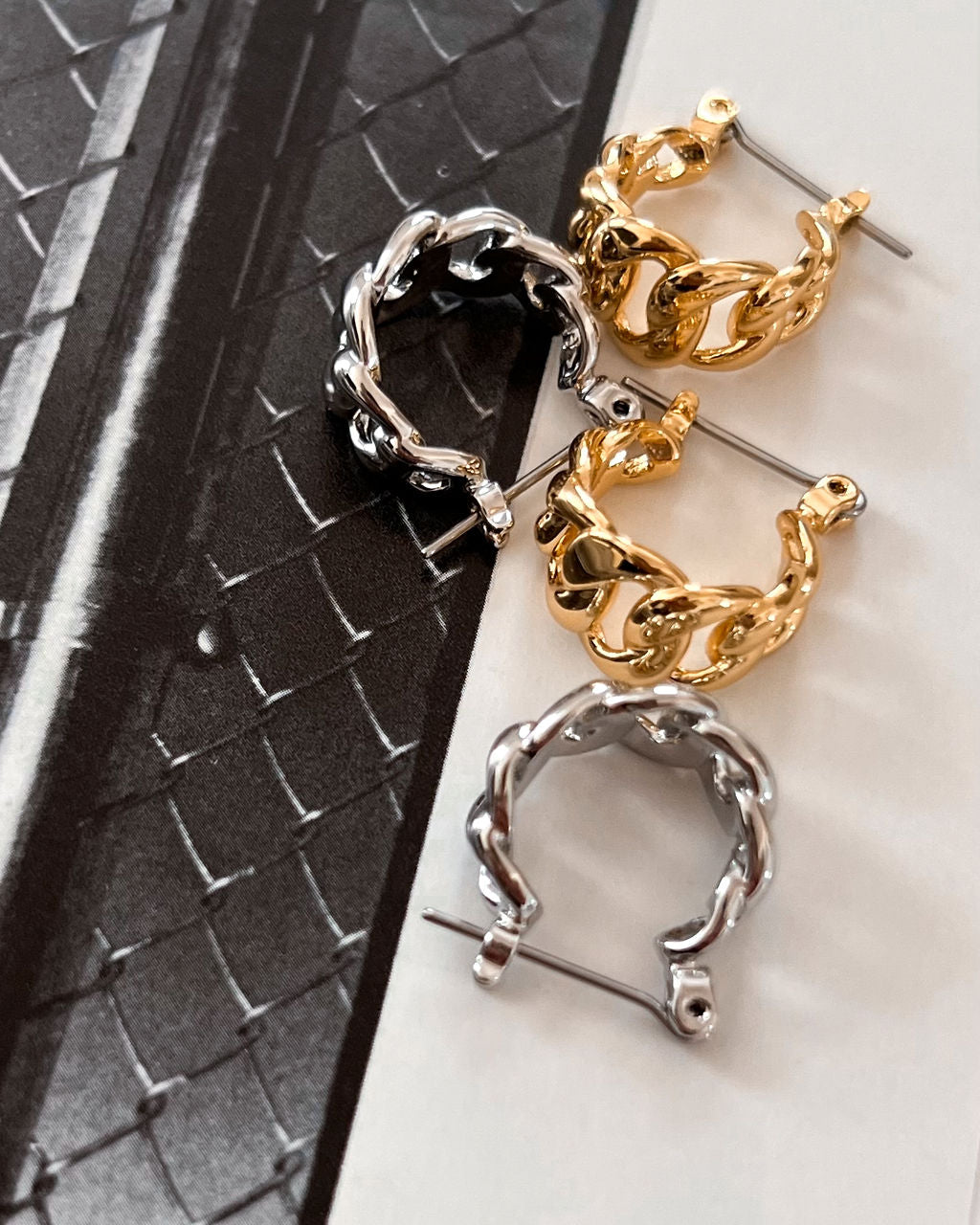 Mini Louis Chain Hoops - Gold — detail view