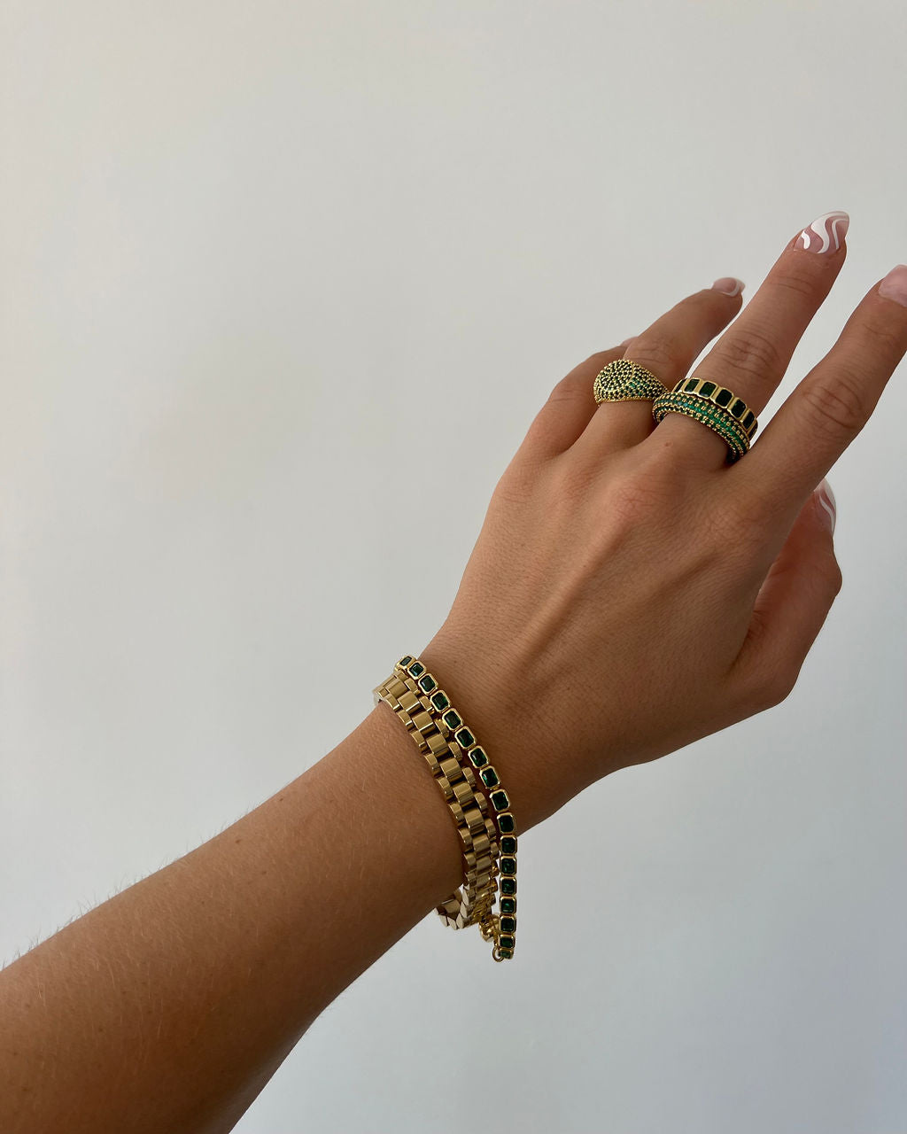 Bezel Emerald Ballier Ring - Emerald Green - Silver — alternate view 2