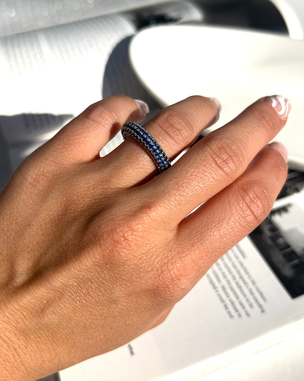 Pavé Amalfi Ring - Blue Sapphire - Silver — another angle