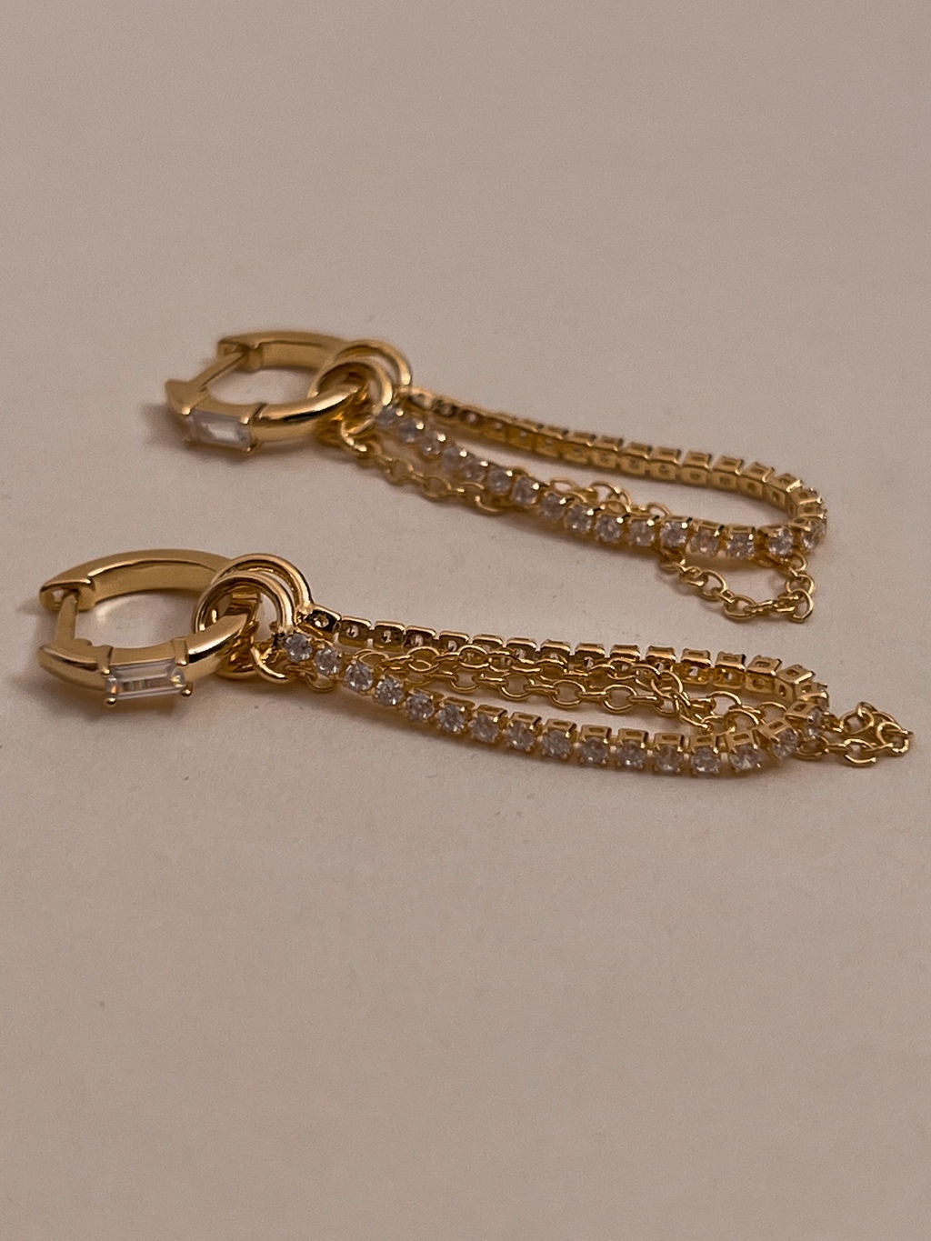 Rossi Chain Huggies - Gold — detail view