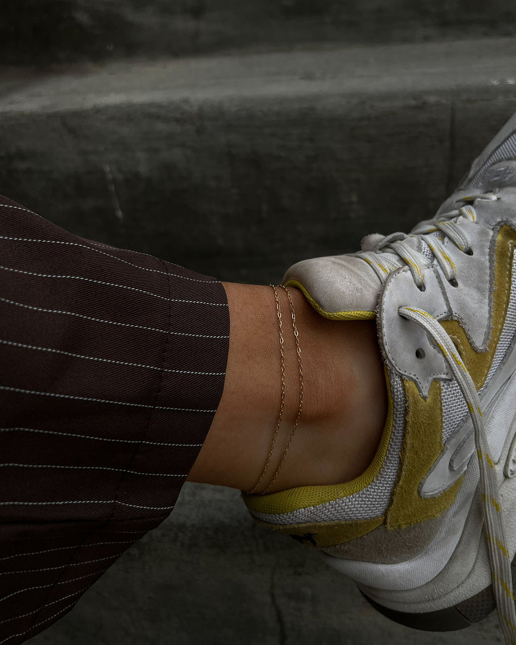 Take Me to the Bungalows Anklet - Gold — alternate angle