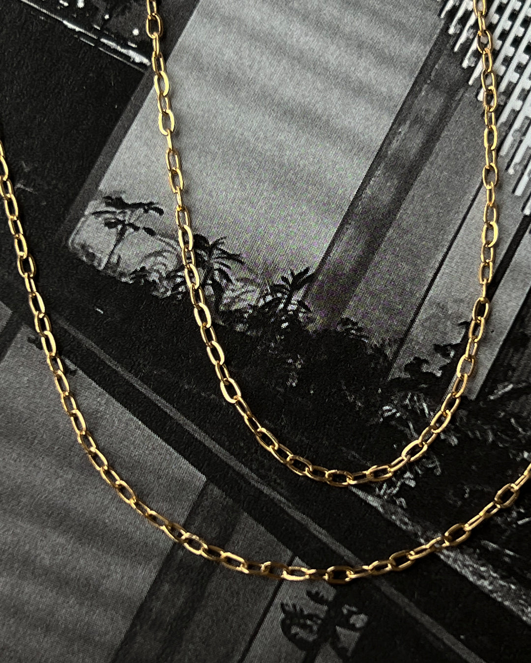 Take Me to the Bungalows Belly Chain - Gold — another angle 2
