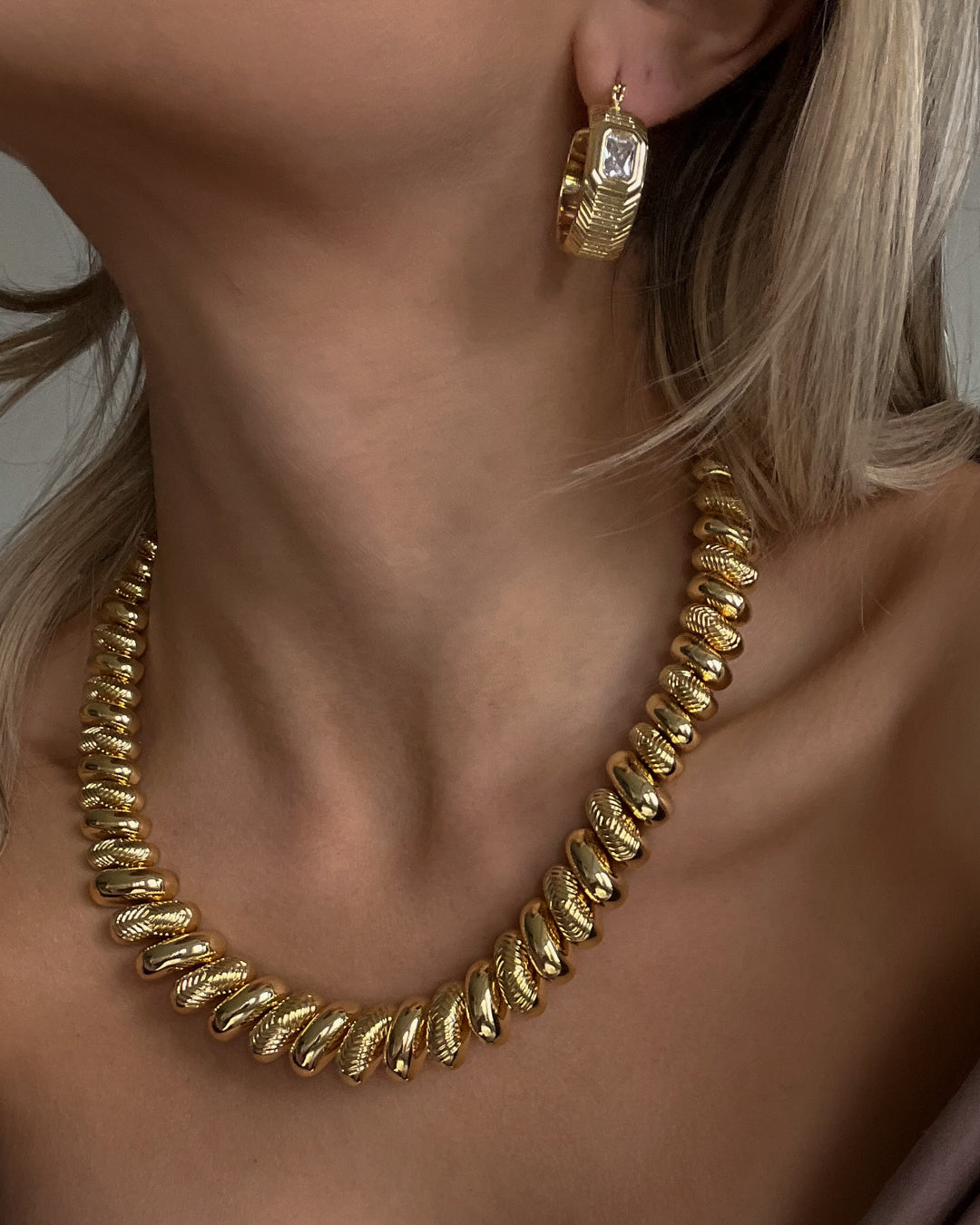 Ridged Pyramid Hoops - Gold — alternate view