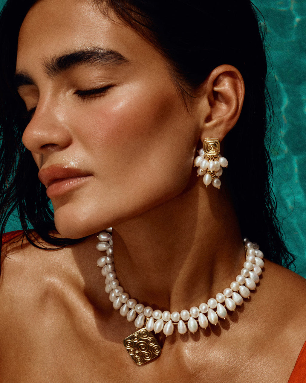 Mallorca Pearl Statement Necklace in Gold — alternate view
