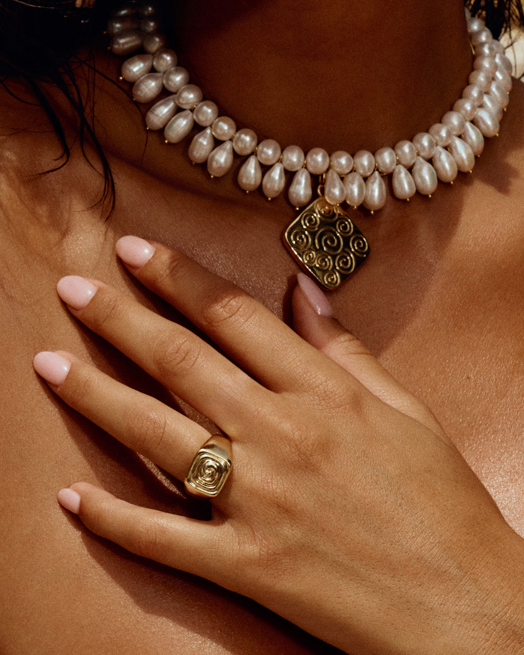 Mallorca Pearl Statement Necklace in Gold — detail view