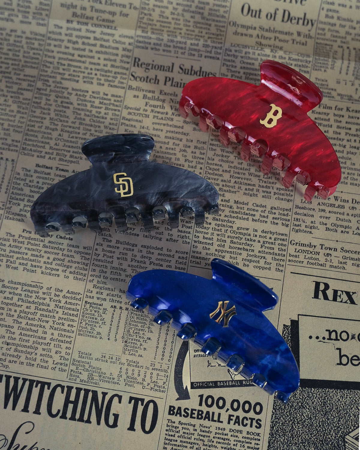 MLB Pearl Logo Claw Clip — detail view
