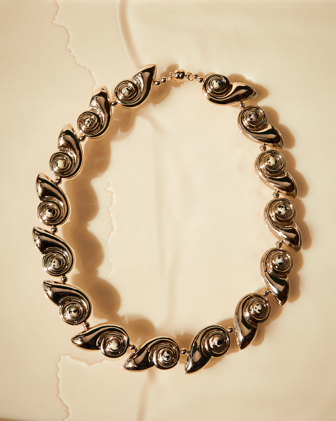 Palma Shell Statement Necklace - Gold — detail view