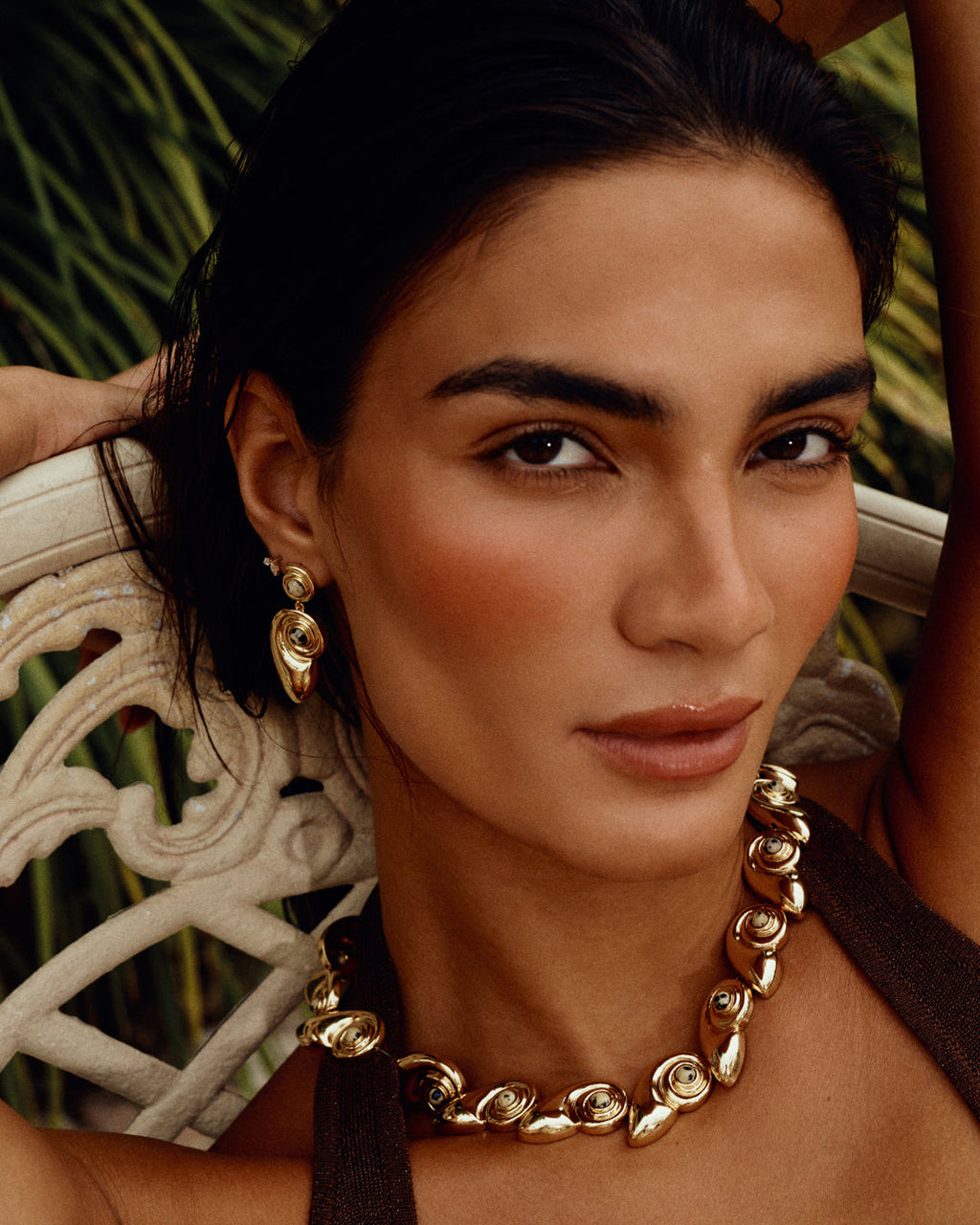 Palma Shell Statement Necklace - Silver in Gold — alternate view