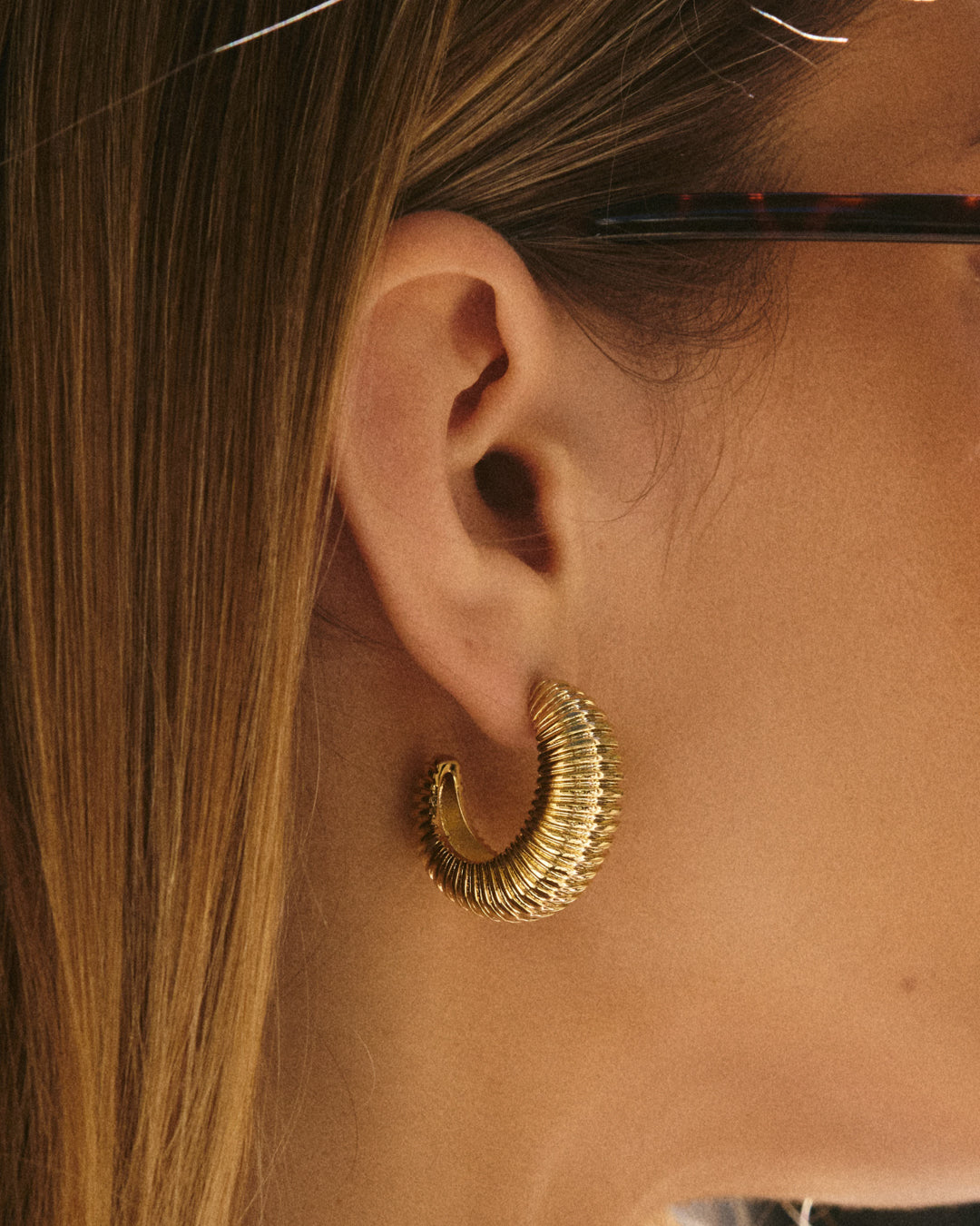 XL Georgia Ridged Hoops - Gold — detail view