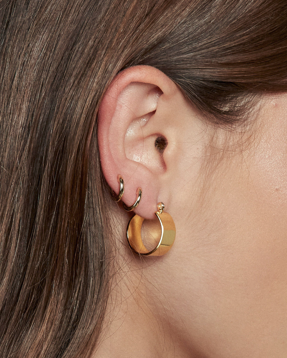 Sicily Huggies - Gold - Earrings — detail view