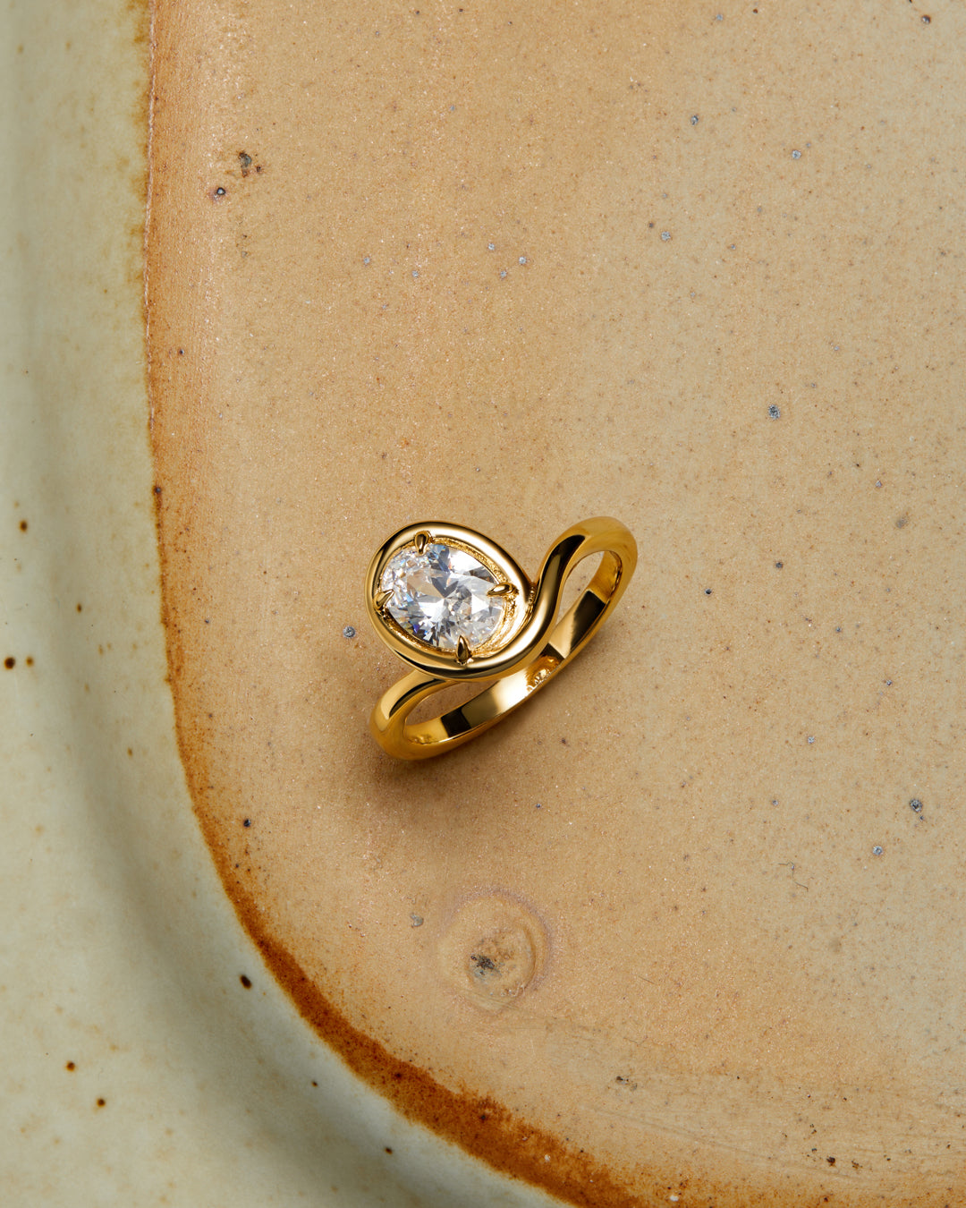 Bianco Nero Statement Ring - Gold — detail view