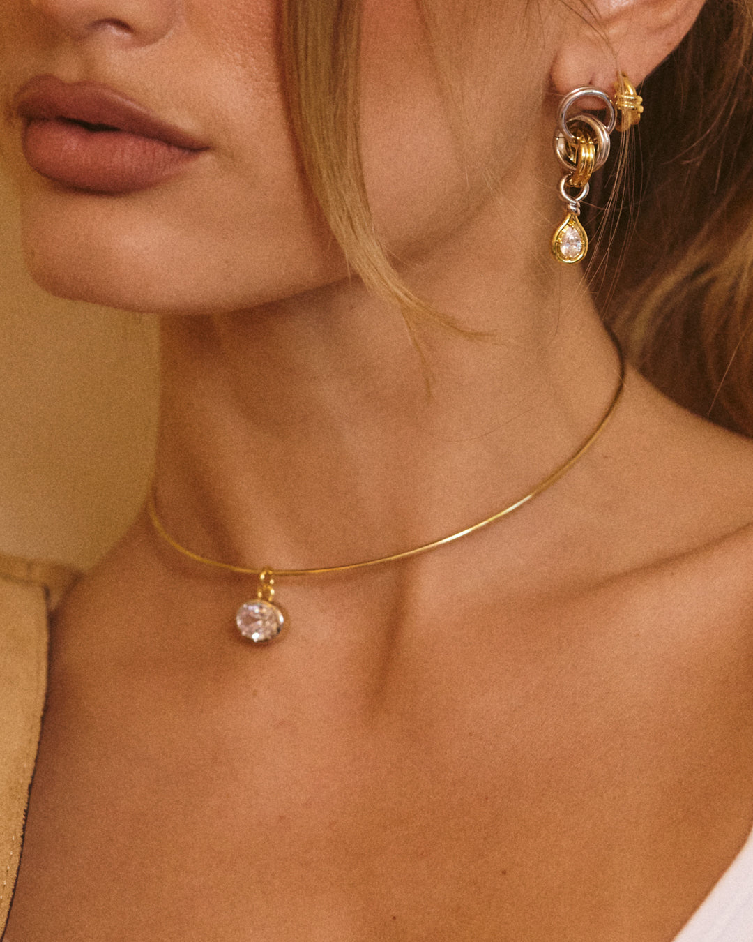 Marais Pendant Wire Necklace - Gold — alternate view